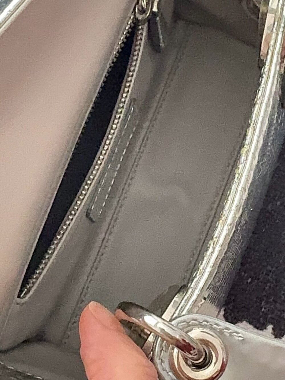 Dior Women Pre-Loved Bag Very Good Condition - Picture 2 of 7